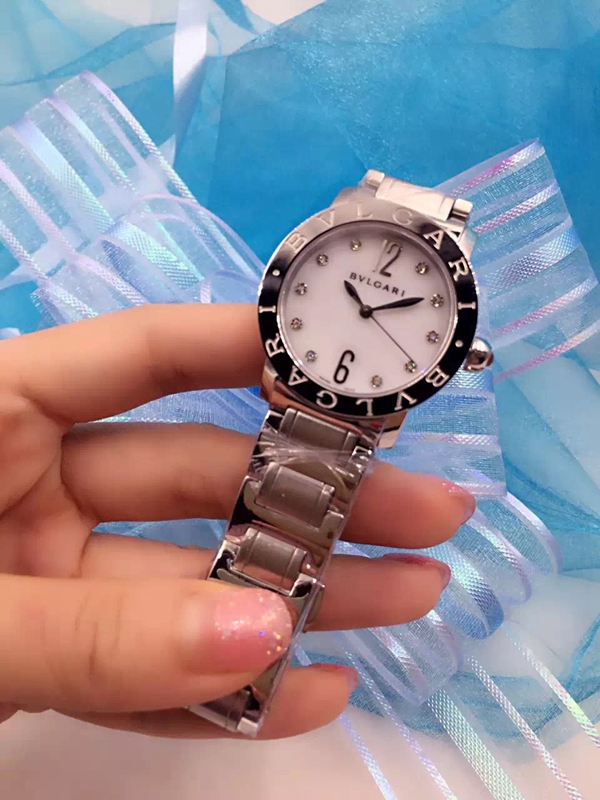 ブルガリ時計正面デザイン